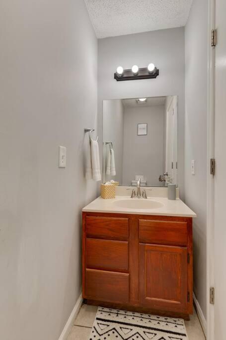 Lovely 2 Bdr Condo With Balcony 2M To Broadway Nashville Exterior foto